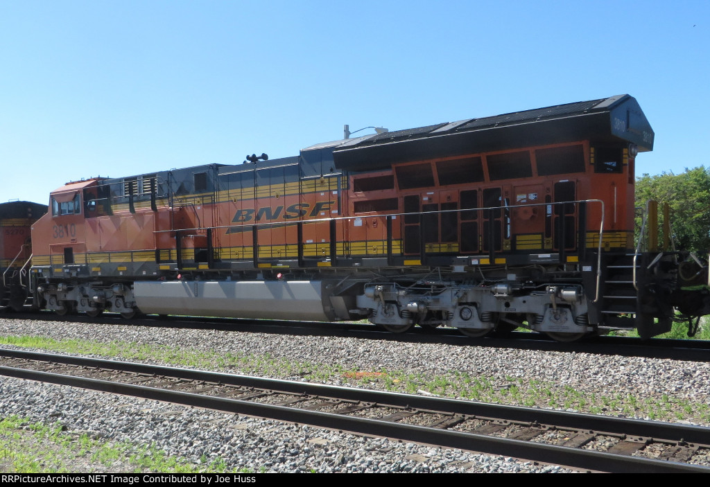 BNSF 3810